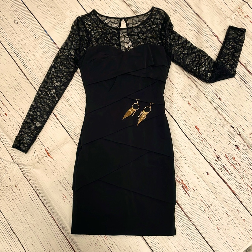 White House Black Market Lacy Body-con Dress 💕 Earrings Included!